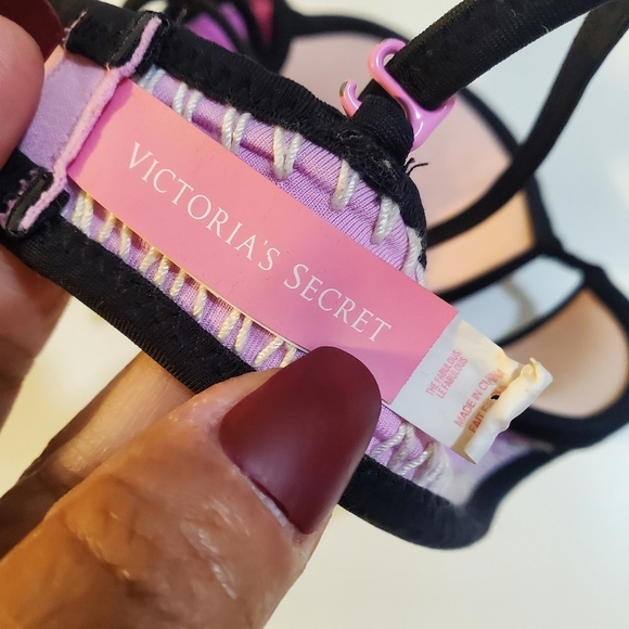 Victoria's Secret Crochet Bikini top size XS - Picture 5 of 8